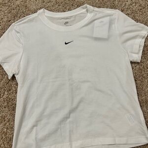 Ladies Nike T-shirt slim fit BRAND NEW WITH TAGS